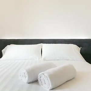 Domus Cavour Rooms&suites Hotel