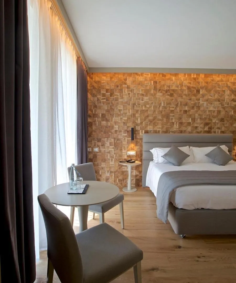 Hotel Lifestyle Room Binario Zero Tirano
